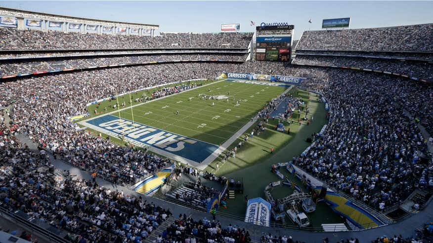 0416 chargers raiders.jpg