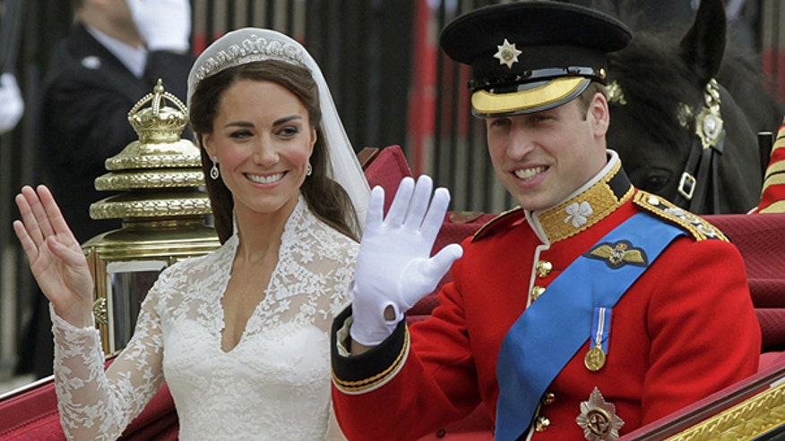 Kate and William Wave from carriage AP