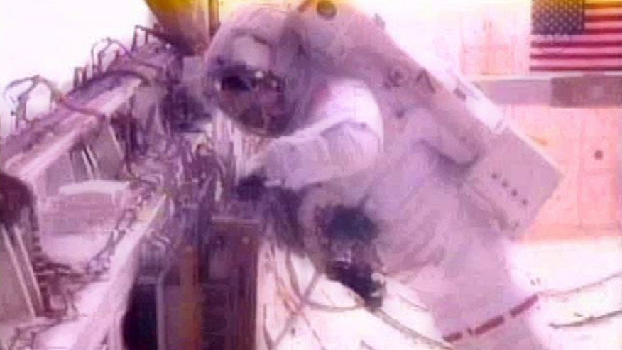 endeavour_spacewalk_AP