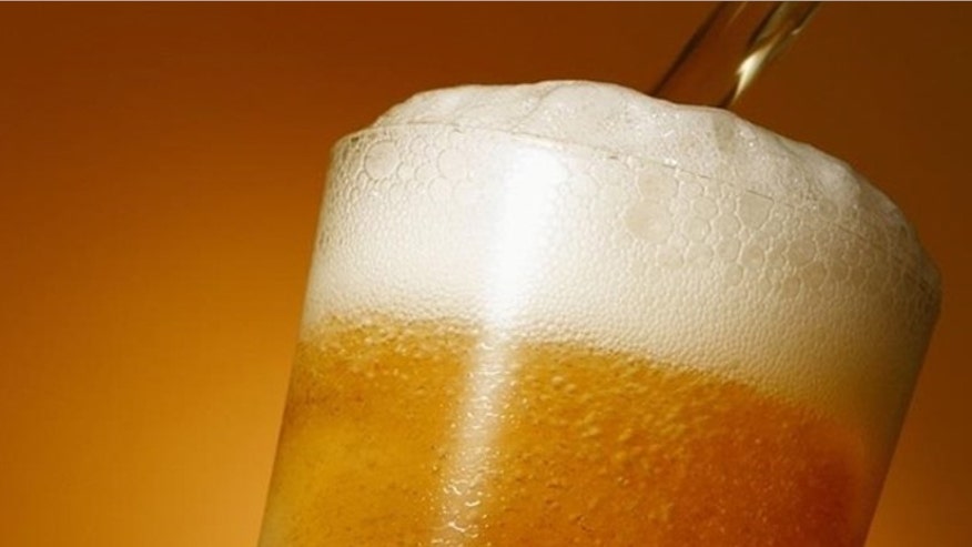 beer_oktoberfest_pour.jpg