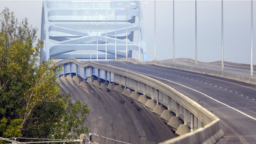 leo_frigo_bridge.jpg