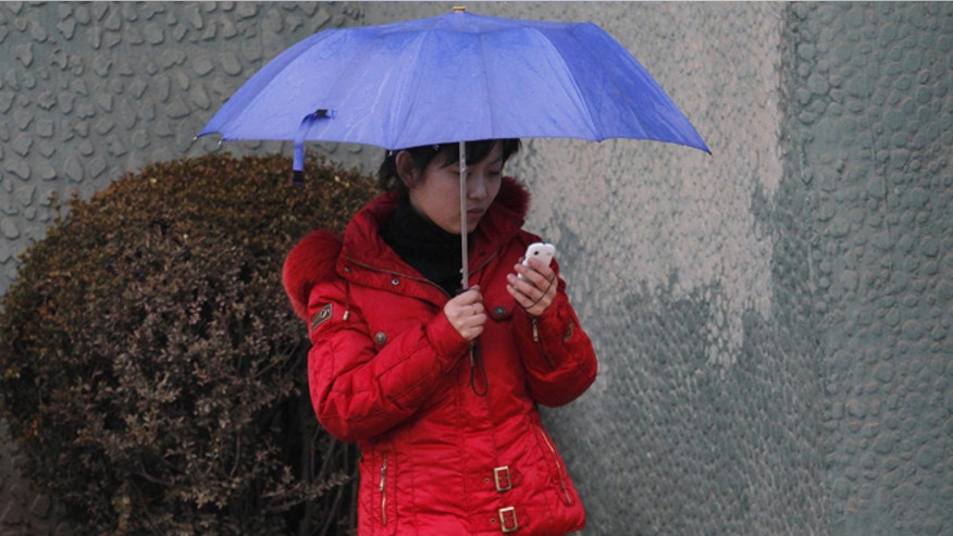 north_korea_cellphone.jpg