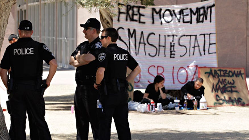 Ariz immigration law opponents and police
