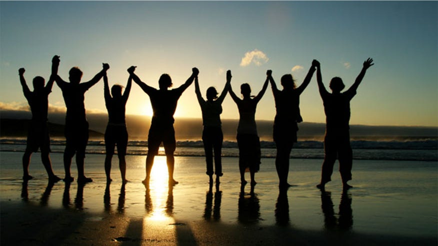 vacation_beach_many_people.jpg