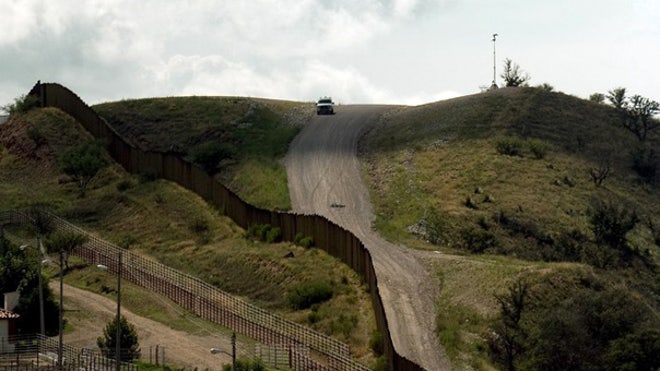 US Border Patrol truck at Mex fence