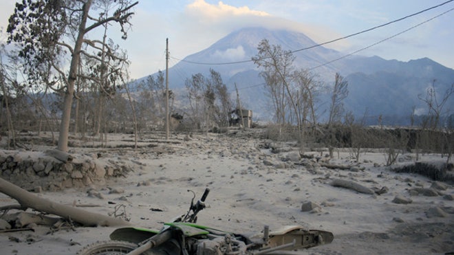 Indo volcano eruption ash