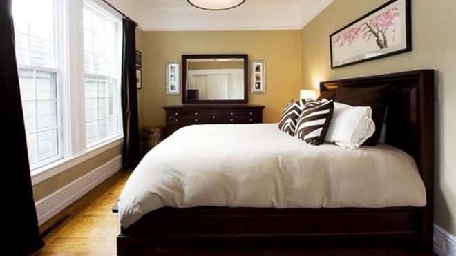 Houzz_AmorosoDes_81843_0_8-1000-contemp-bedroom.jpg