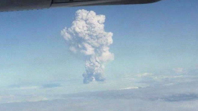 Smoke plumes from the Grimsvotn volcano amateur video