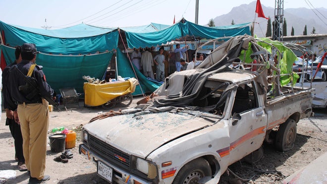 Pakistan_bomb_police.jpg
