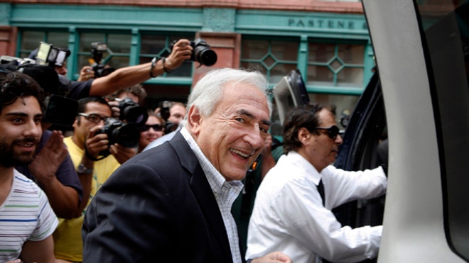 strauss_kahn_leaves_townhome.jpg