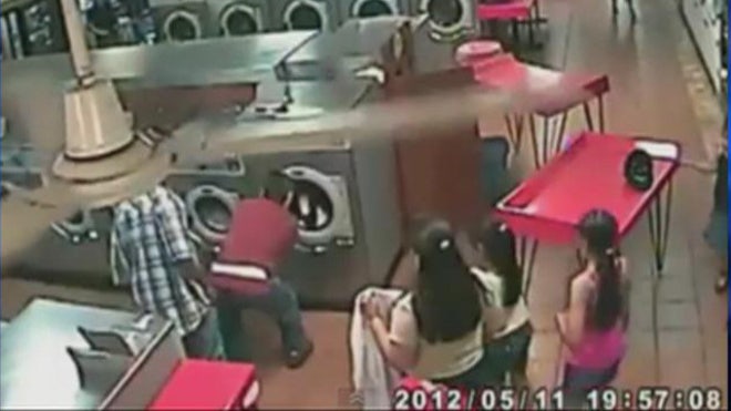 toddler-in-washing-machine_20120522165606_640_480.JPG