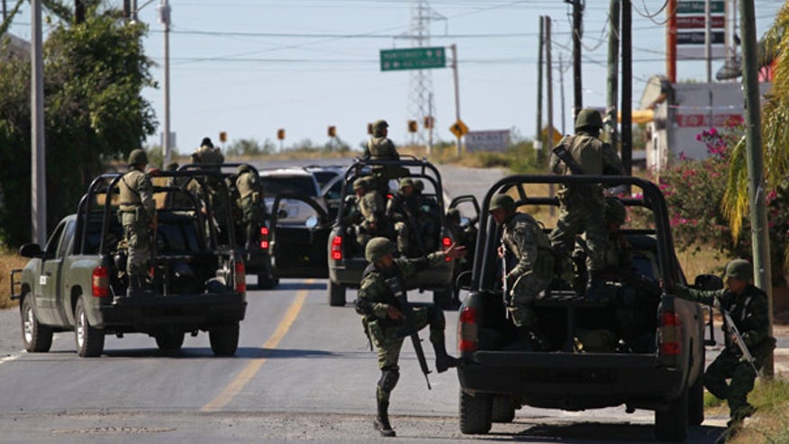 Mex soldiers in Rio Grande valley