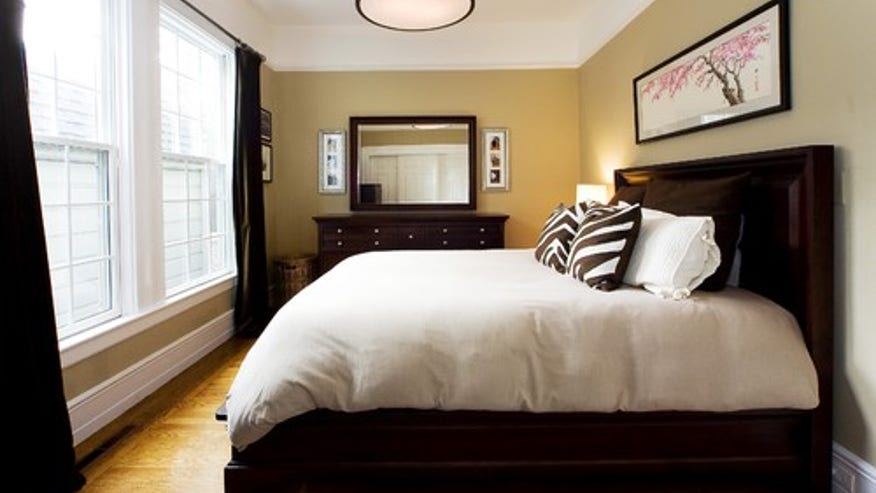 Houzz_AmorosoDes_81843_0_8-1000-contemp-bedroom.jpg