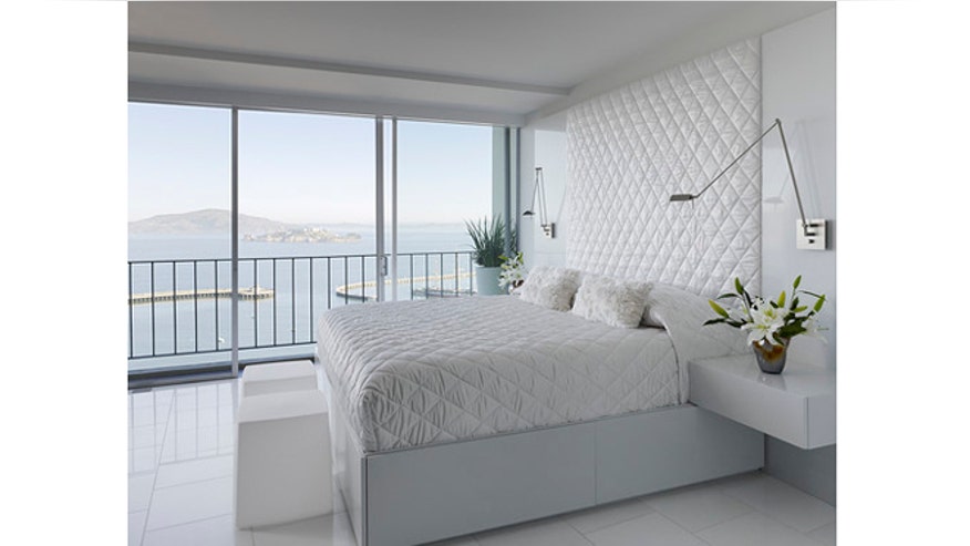 Houzz_MarkEnglish_modern-bedroom660.jpg