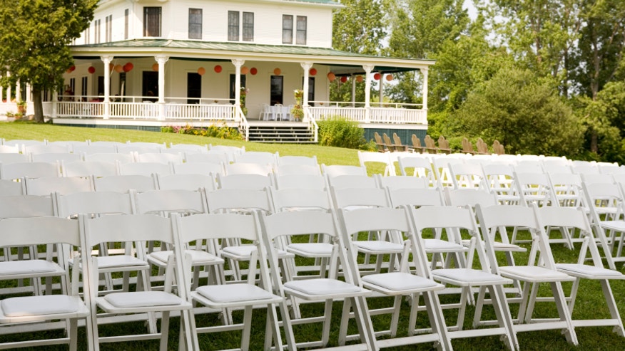 iStock_000001843956Small_HomeWedding.jpg