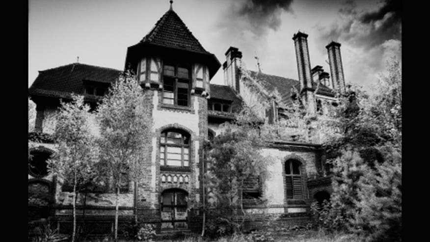 iStock_000010450764XSmall_HauntedHouse640.jpg