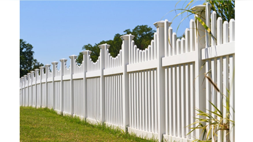 iStock_XSmall_Fence660.jpg