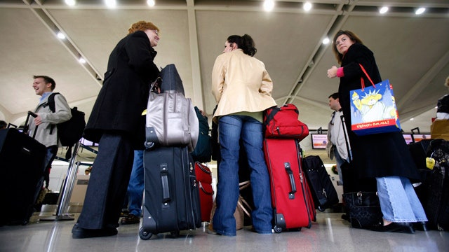 Air-Travelers-Luggage-Airport-Vacation