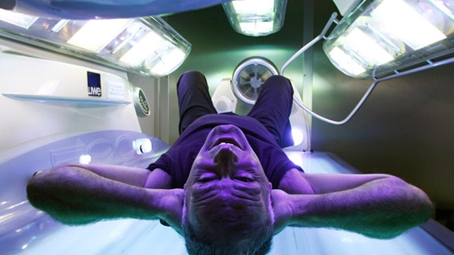 Man-Tanning-Bed-Salon
