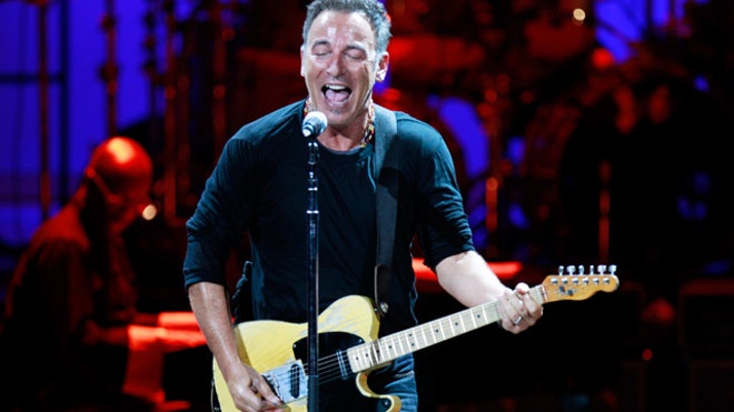 bruce-springsteen-musician-concert-entertainment