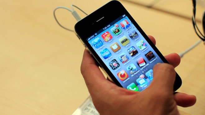 iPhone-4-in-Hand-Apps-View