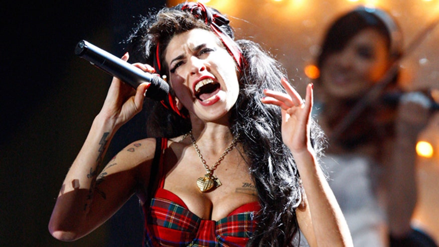 Amy-Winehouse-Singing
