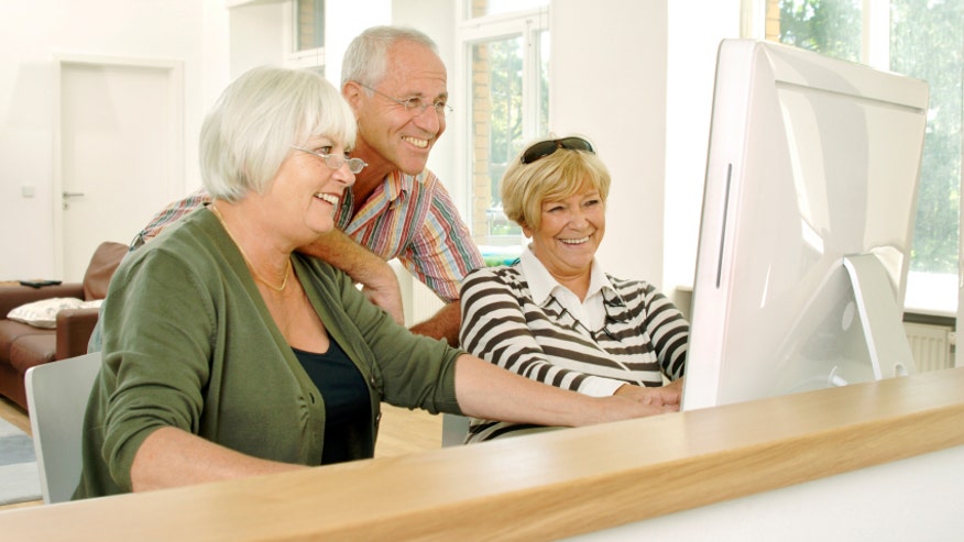 retirement_seniors_computer