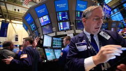 The blue-chip average notched its nineteenth-straight Tuesday win as traders mulled a bullish note from Goldman Sachs and continued debating what moves the Fed will take next.
