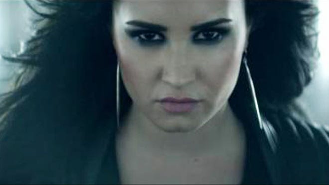 Hot or Not - Page 9 DEMI%20LOVATO%20HEART%20ATTACK