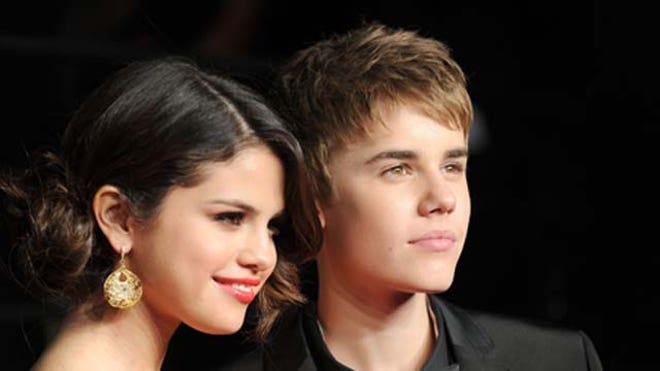 SelenaGomezandJustinBieberVacationLatino
