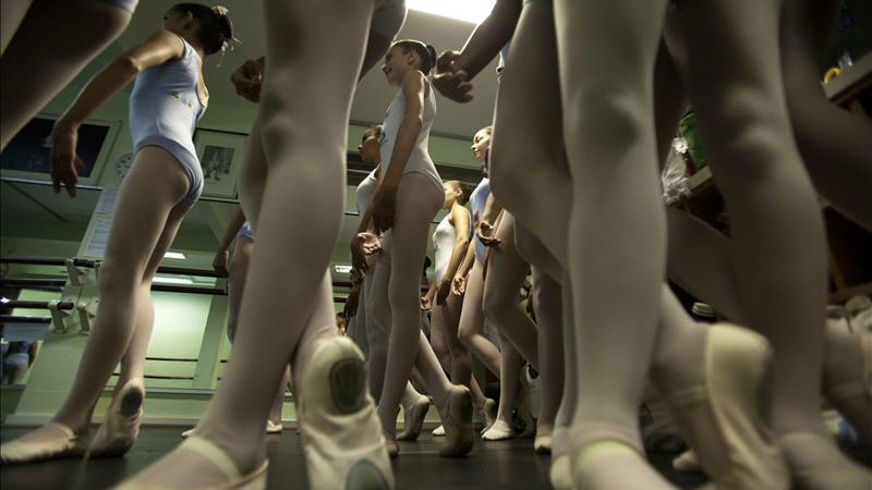 Brazilian ghetto tries to fight crime with leotards and ballet shoes - Fox News Latino