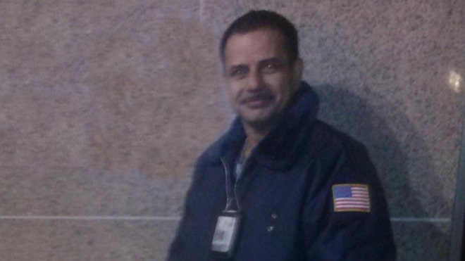 http://a57.foxnews.com/global.fncstatic.com/static/managed/img/fn-latino/lifestyle/660/371/Carlos%20Vargas.jpg?ve=1&tl=1