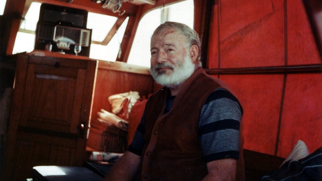 Ernest_Hemingway_1950.jpg