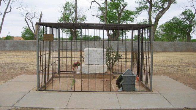 Old-Fort-Sumner-Cemetery.jpg