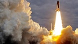 Space_Shuttle_blastoffclose