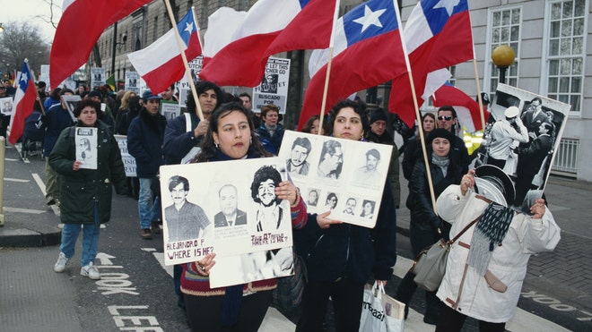 http://a57.foxnews.com/global.fncstatic.com/static/managed/img/fn-latino/news/660/371/Pinochet%20Protest.jpg?ve=1