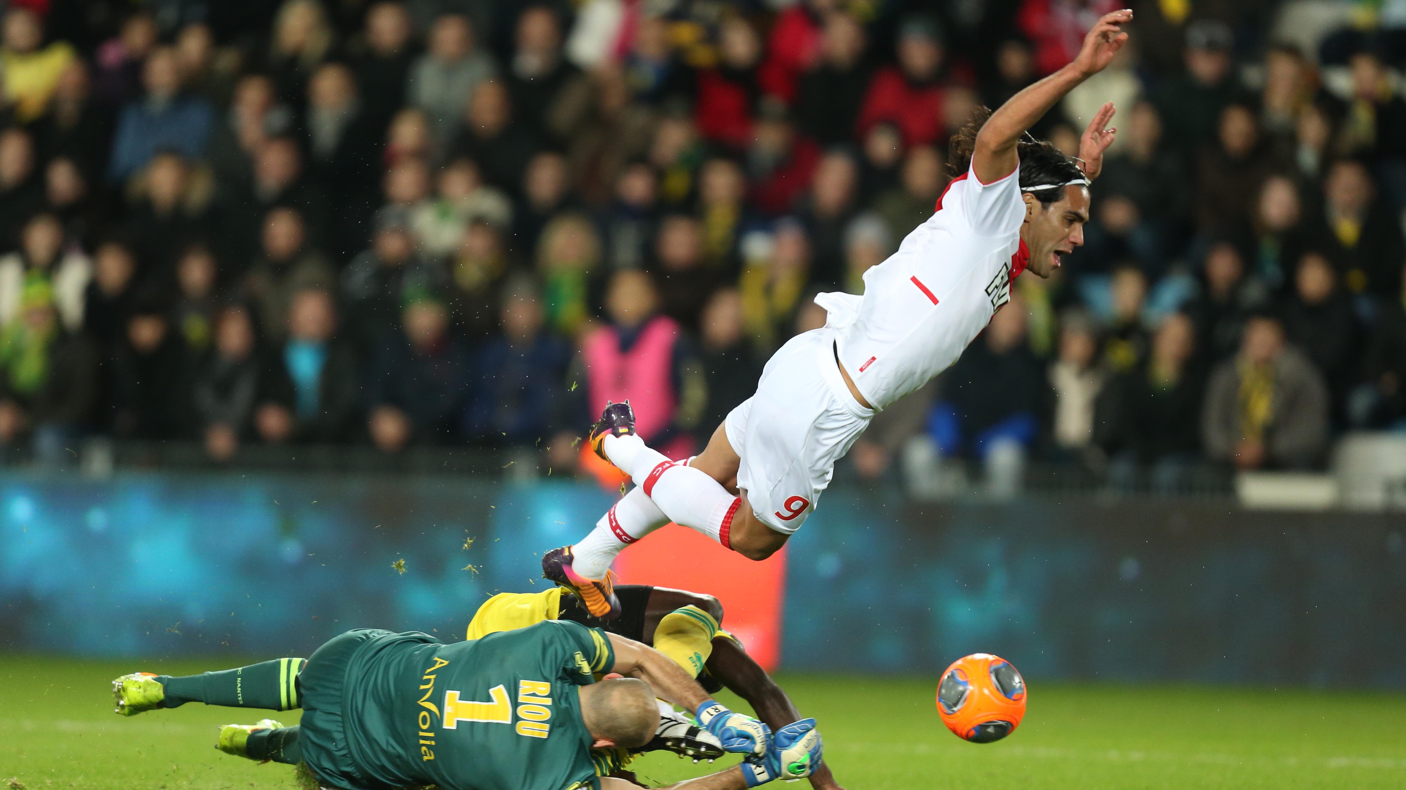 Colombian Soccer Star Radamel Falcao Injures Left Knee, Likely To Miss 