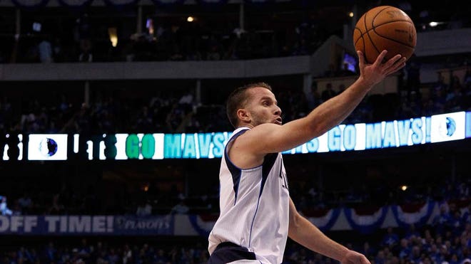 JJ-Barea-Mavericks-Game-2-LATINO