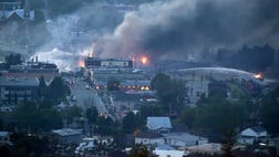 Canada's Senate called for a full safety review of pipelines, railroads and other means of transporting crude oil, in a report Thursday that also urges better responses to spills.