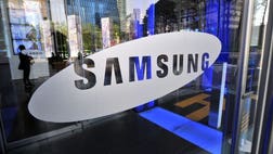 >Samsung said Wednesday it would unveil a smartphone with a curved display in October -- a technological innovation aimed at maintaining its lead in a lucrative but increasingly saturated market.