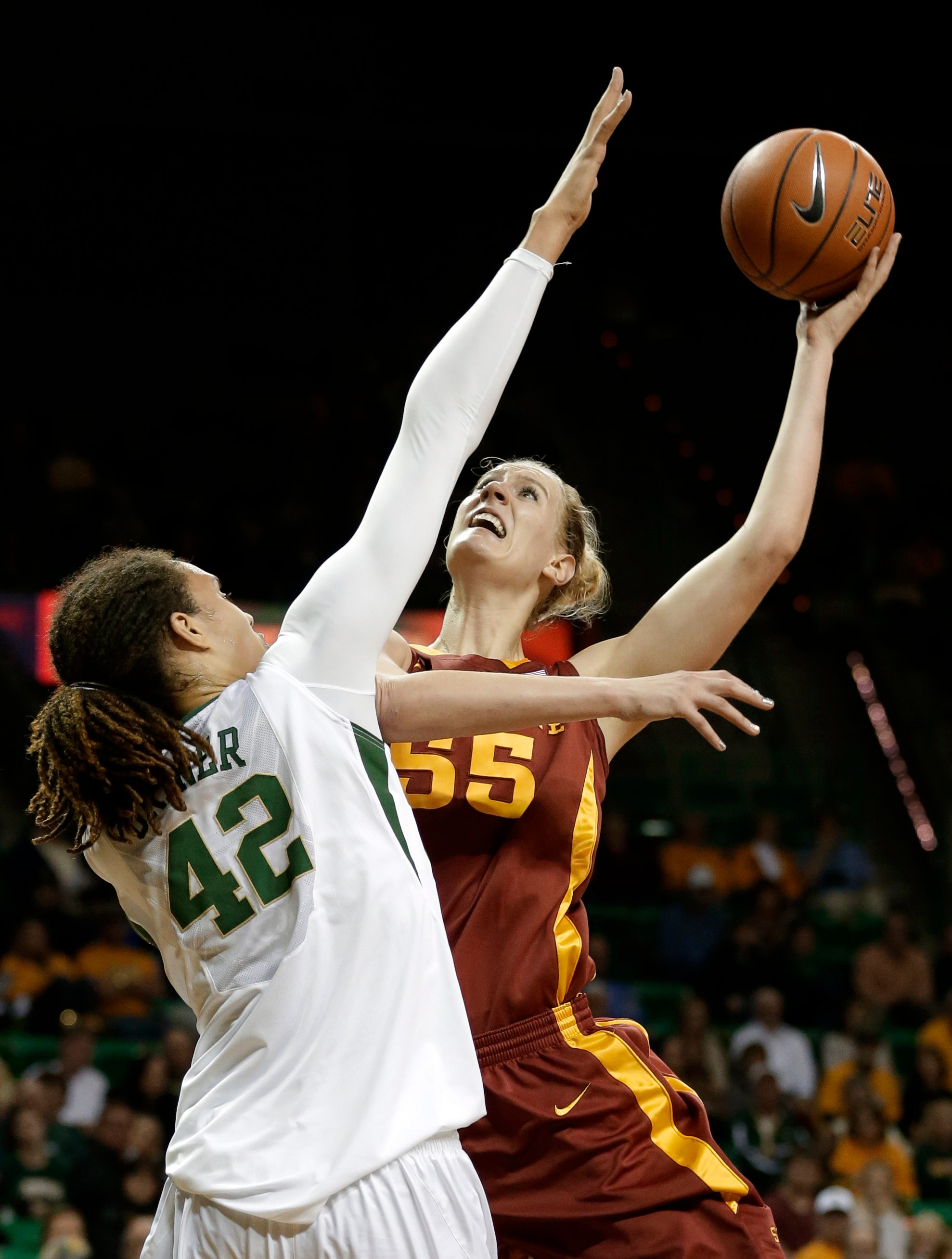Back at No. 1, Baylor women beat No. 25 Iowa State 67-39 for record 25th straight Big ...