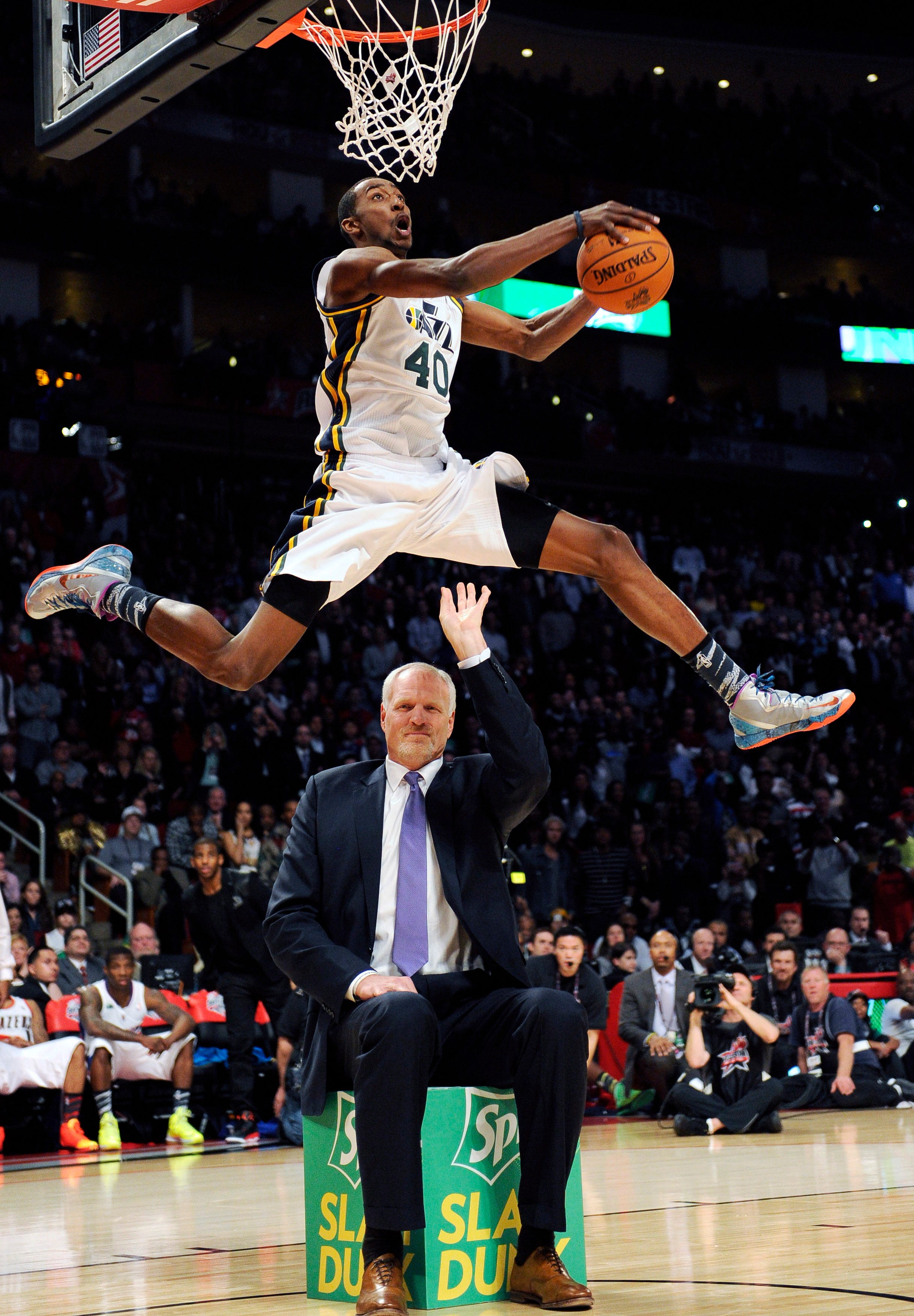 Terrence Ross beats defending champion Jeremy Evans in dunk contest | Fox News