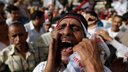  Egyptian security forces have fired tear gas at protesters hurling firebombs at them in central Cairo, hours after hundreds of opponents of Egypt's President Mohammed Morsi rallied peacefully in the streets denouncing his rule and demanding early presidential elections.