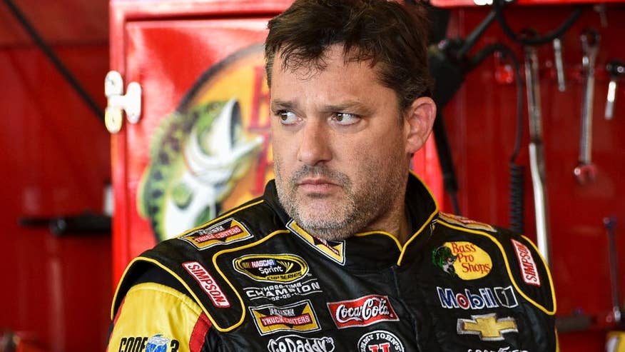 http://a57.foxnews.com/global.fncstatic.com/static/managed/img/fn2/feeds/Associated%20Press/2014/08/10/876/493/Tony%20Stewart%20Crash%20Auto%20Racing-1.jpg?ve=1&tl=1
