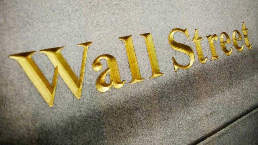 US stock indexes move higher in quiet trading