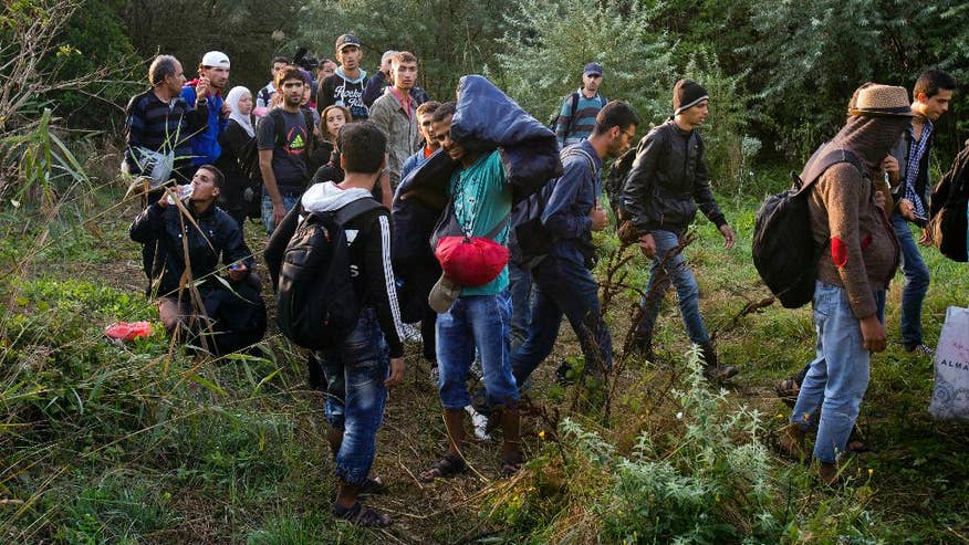 http://hrvatski-fokus.hr/wp-content/uploads/2015/09/Hungary-Migrants-2.jpg