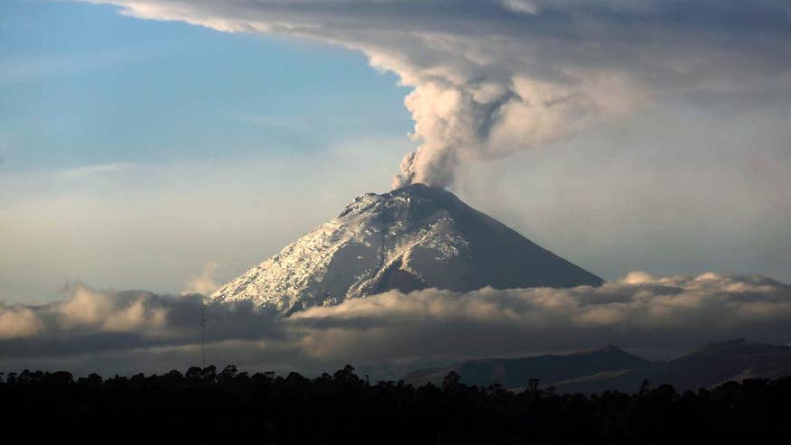 APTOPIX Ecuador Volcano-1.jpg