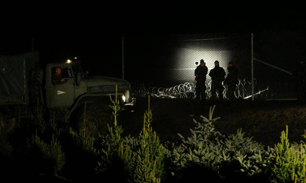 The Latest: Migrants pour into Croatia after Hungary closes its border