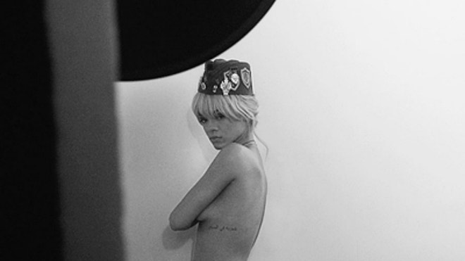Rihanna-Esquire-topless-3-400x300