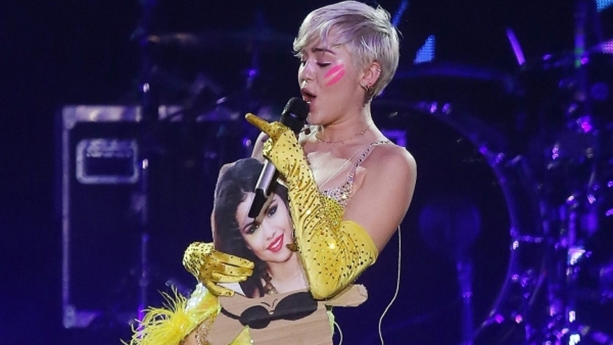 miley-disses-selena-milan-bangerz-600x450
